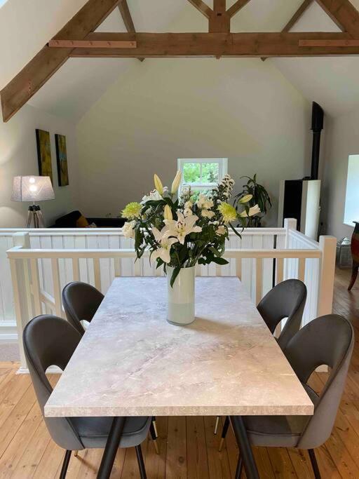 Luxury Peak District 2 Bedroom Boutique Cottage Two Dales ภายนอก รูปภาพ