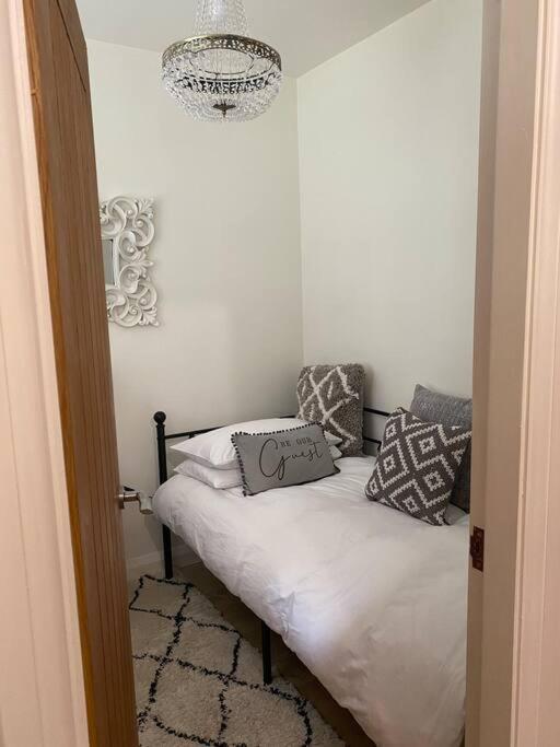 Luxury Peak District 2 Bedroom Boutique Cottage Two Dales ภายนอก รูปภาพ